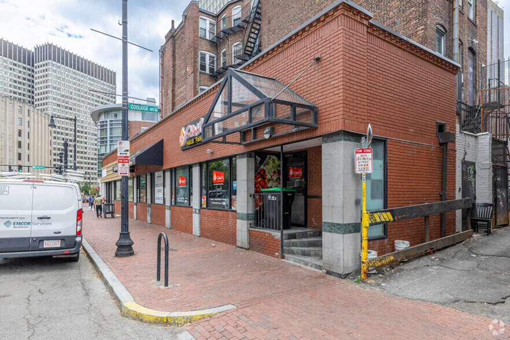 The Hamilton Company enters 750 s/f lease agreement with Fresh Monkee